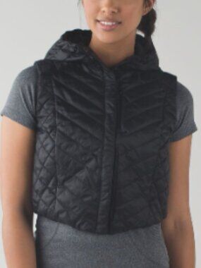 Lululemon Black Quilted Hooded Vest Size 8 Cropped Puffer Lightweight Snap Front